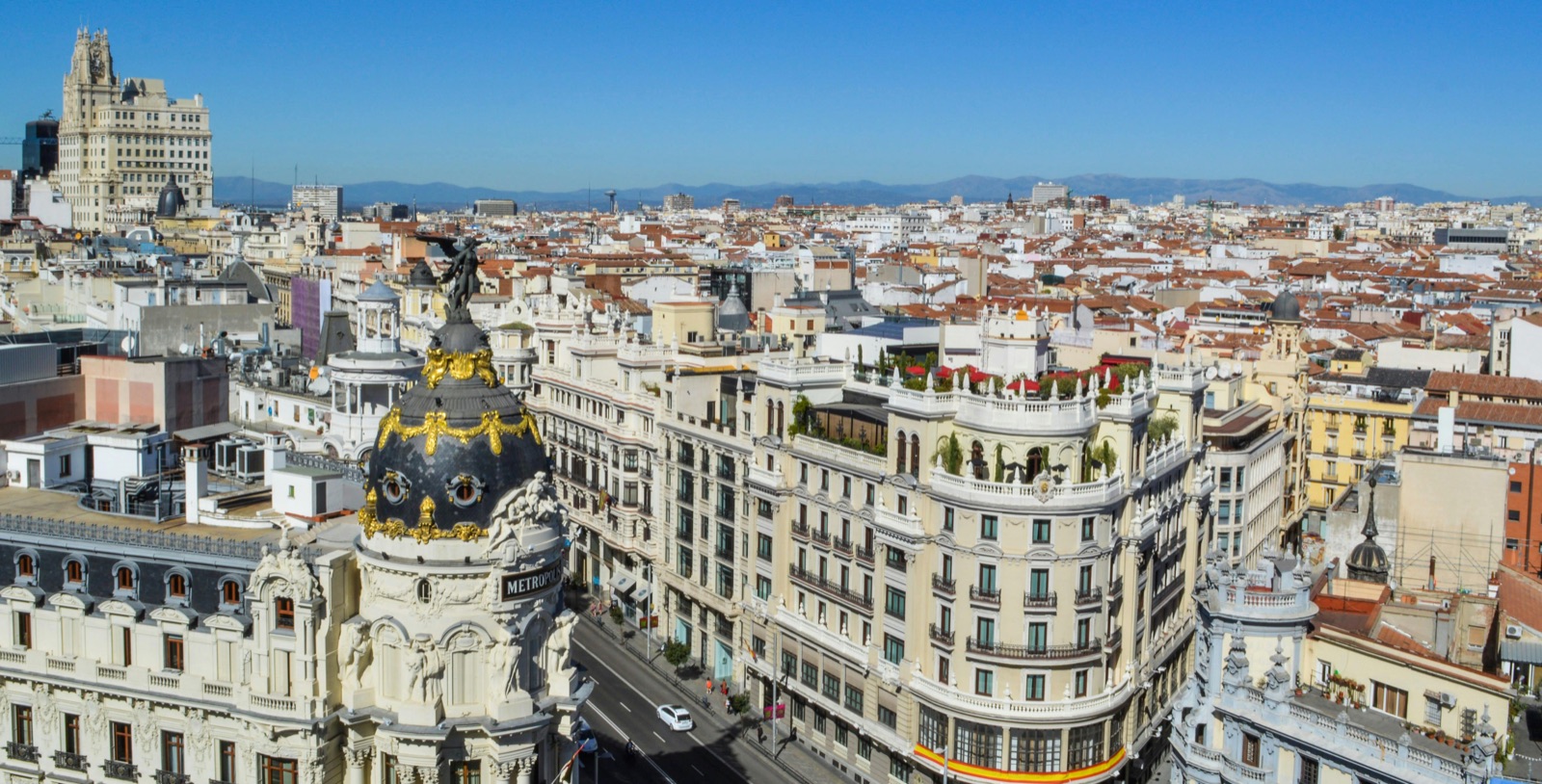 Nuestro Compromiso con Madrid y Alrededores: Servicios de Lavandería Industrial a la Puerta de Tu Negocio