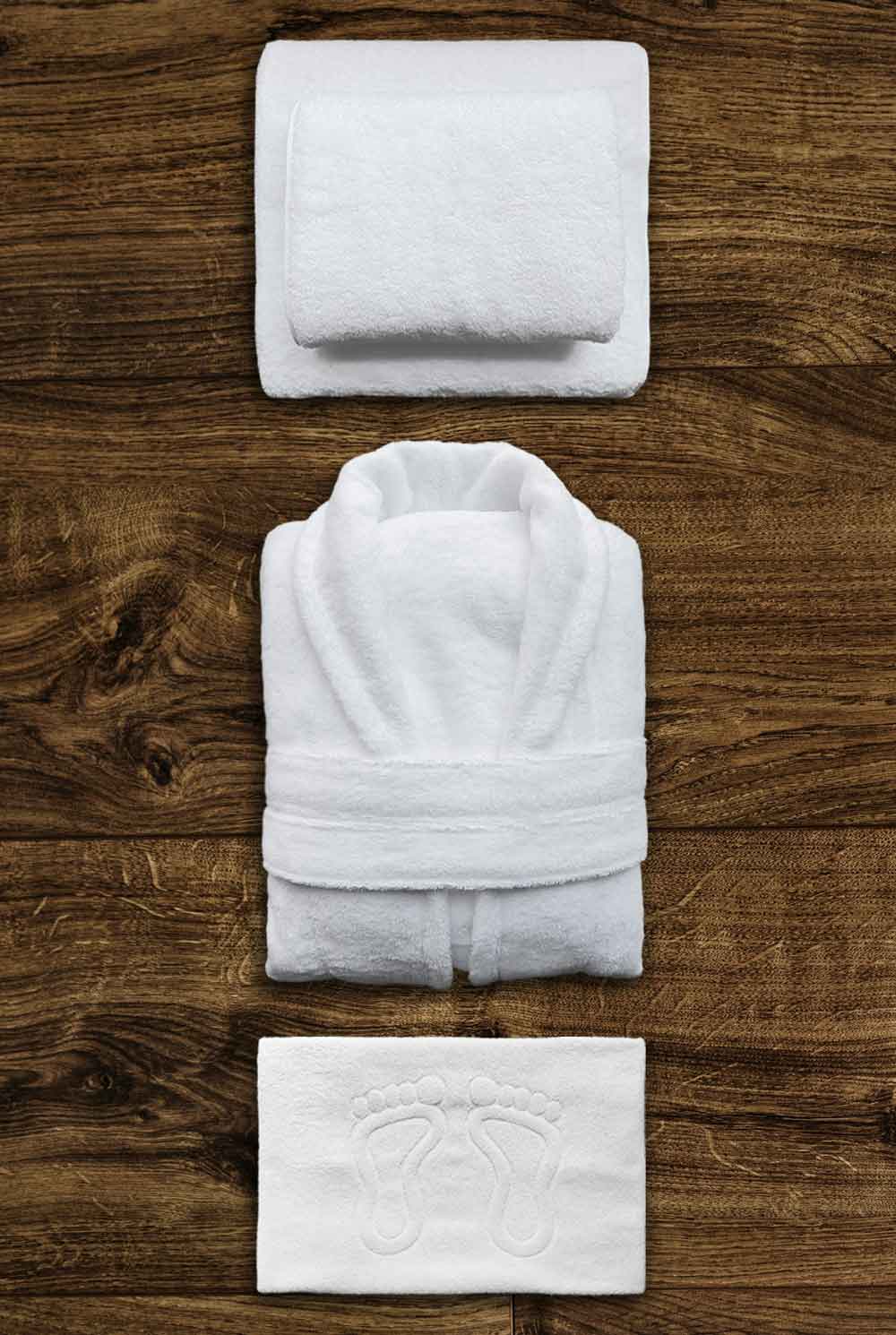 Set de toalla albornos y pantuflas de hotel